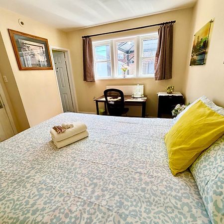Bright&Modern Space Perfect For Couple And Family Step To Public Transit In Торонто Екстер'єр фото