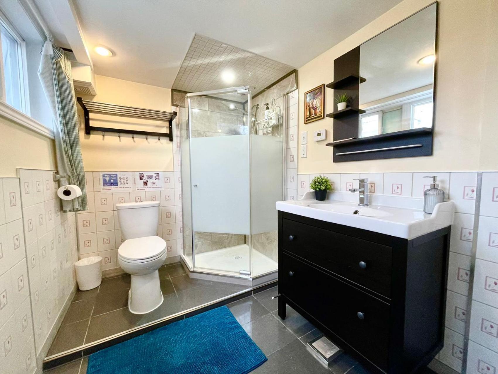 Bright&Modern Space Perfect For Couple And Family Step To Public Transit In Торонто Екстер'єр фото